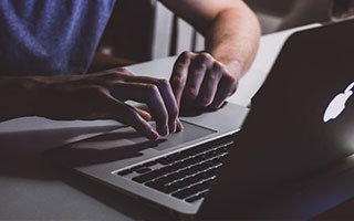 樊振东空砍2分，德甲主场爆冷！对手52岁主帅亲自上场，赛后秒变迷弟求合影！